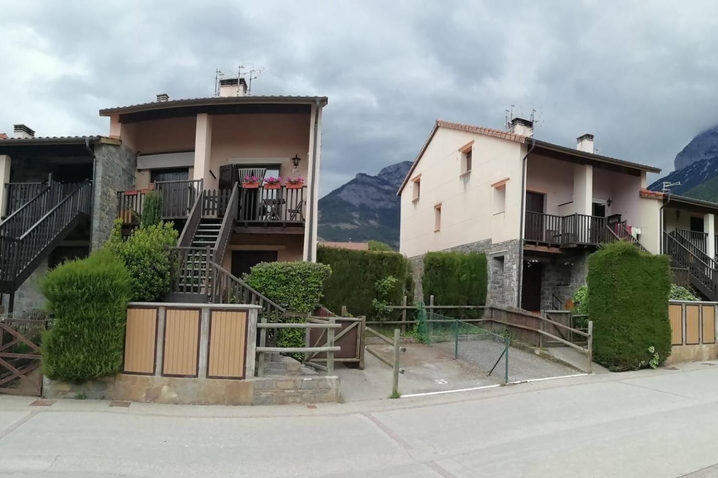 Duplex La Valle Ordesaainsa لاسبونا المظهر الخارجي الصورة